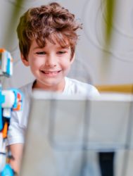 kid-programming-robot-from-plastics-details-and-pr-2022-11-15-13-56-14-utc-1.jpg